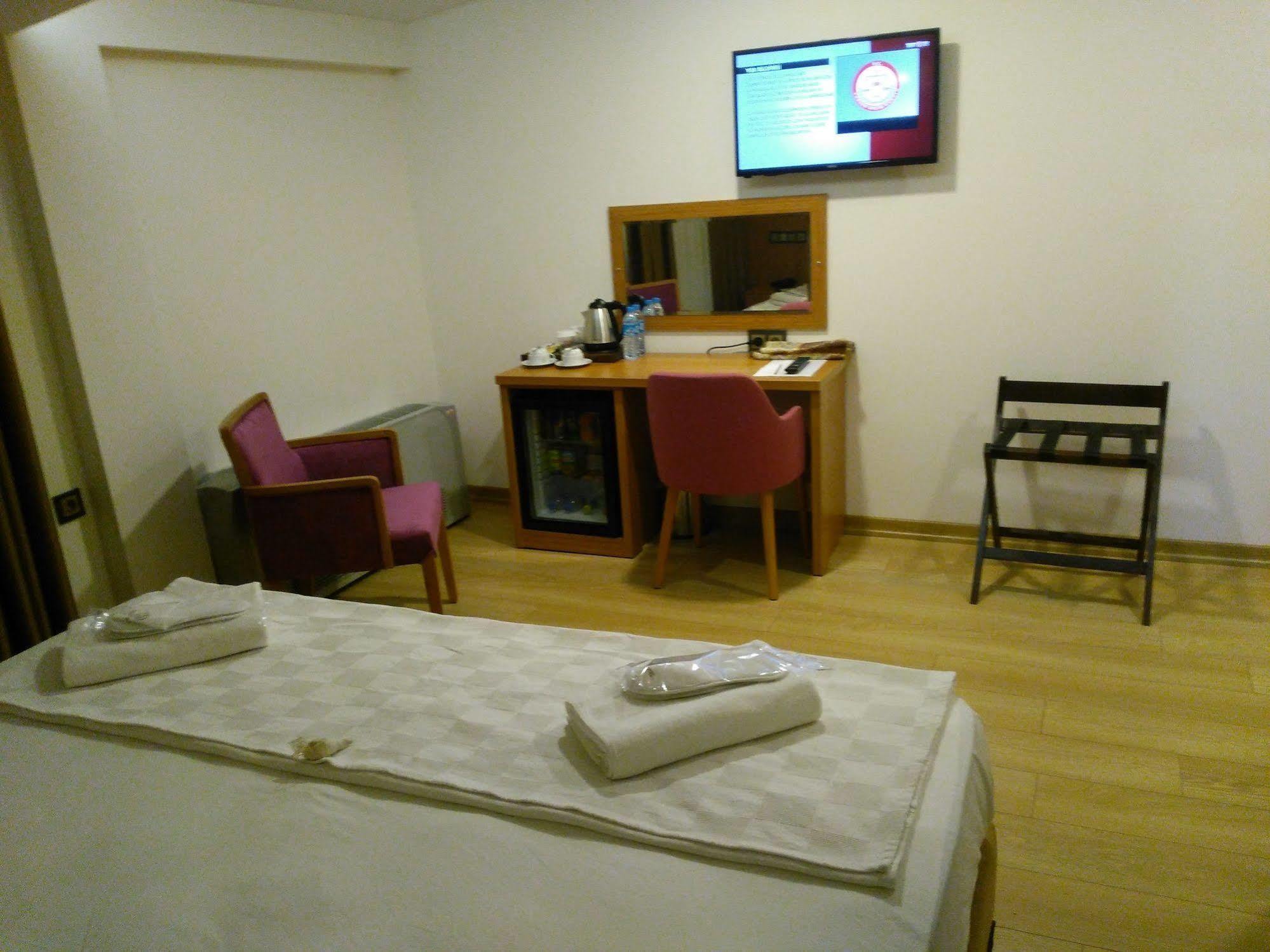 Realist Hotel Istanbul Exterior photo