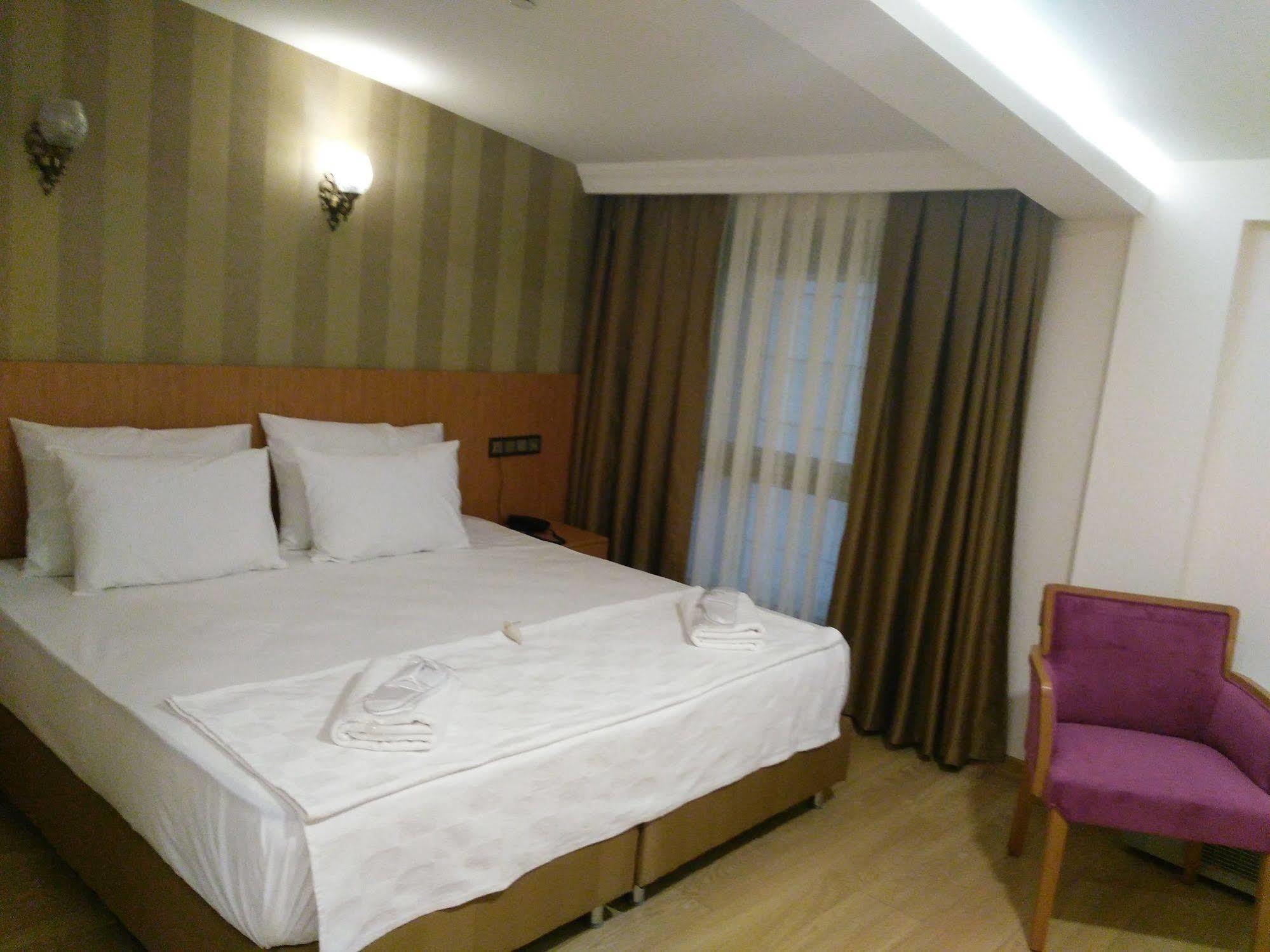 Realist Hotel Istanbul Exterior photo